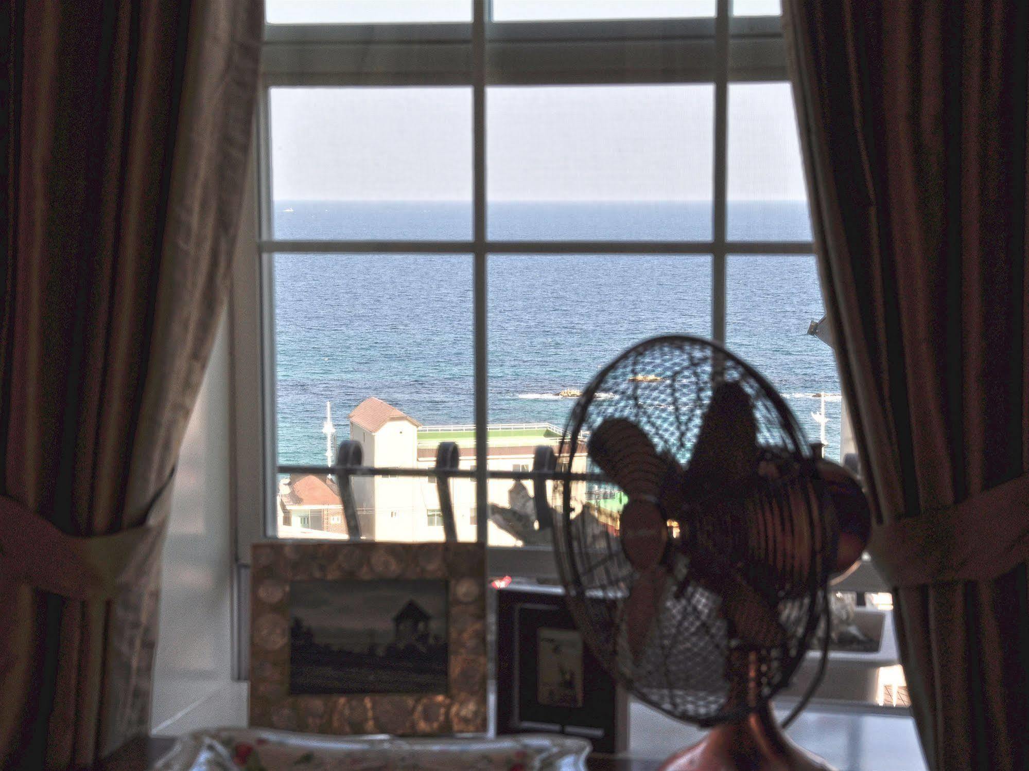 Hotel November Каннын Экстерьер фото